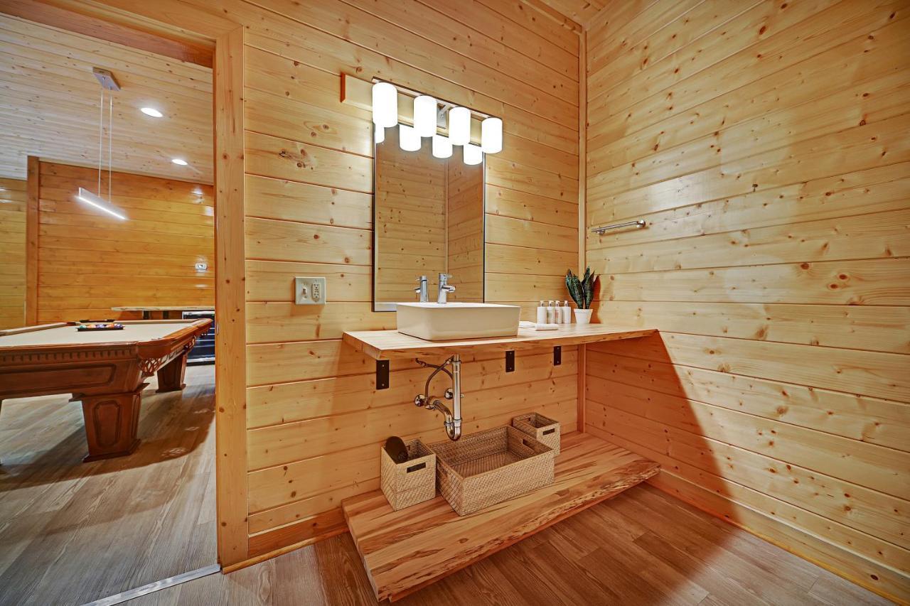 Gorgeous Large Mountain View Cabin W Hot Tub, Free Wifi, Games Villa Sevierville Kültér fotó
