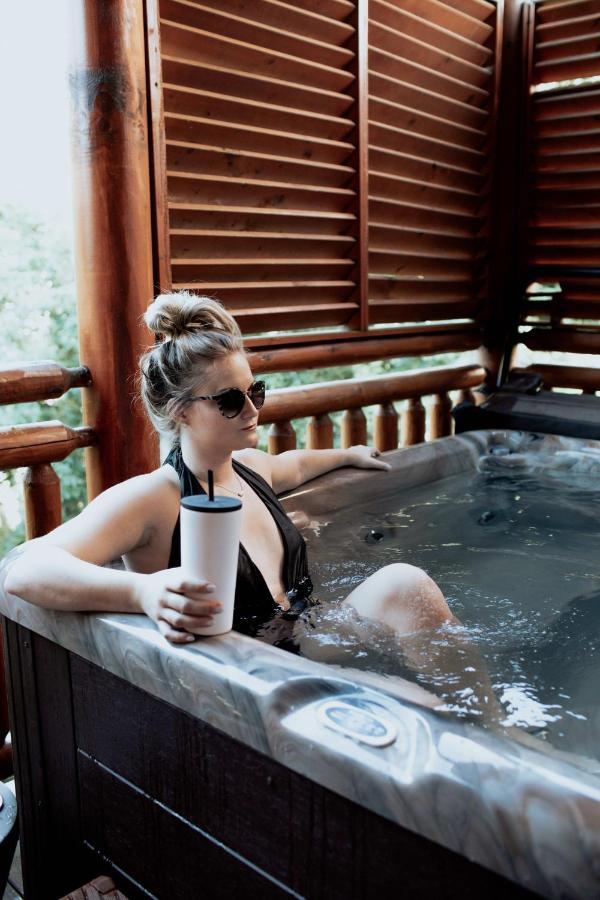 Gorgeous Large Mountain View Cabin W Hot Tub, Free Wifi, Games Villa Sevierville Kültér fotó